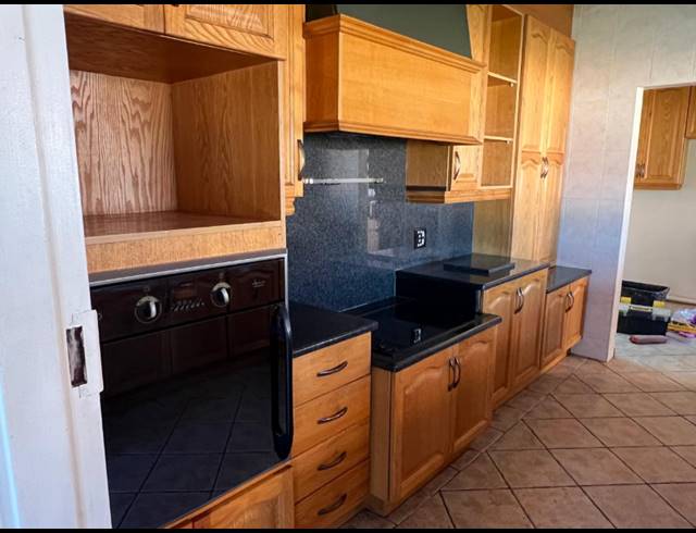 4 BEDROOM HOUSE FOR SALE IN GLENVISTA